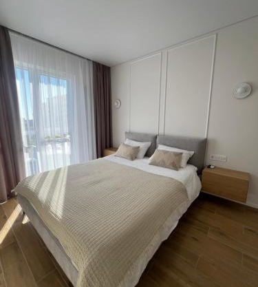 Видові апартаменти з видом на Дніпро та басейн