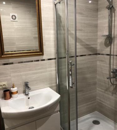 Гаряча вода та опалення є без світла Aparts on Savchenko 6B street