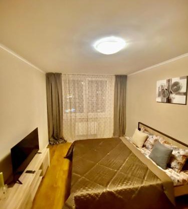 ЗАВЖДИ СВІТЛО! Подобово в 2 хвилинах від метро Чернігівська ТЦ Проспект Серце МВЦ Ожоговий центр