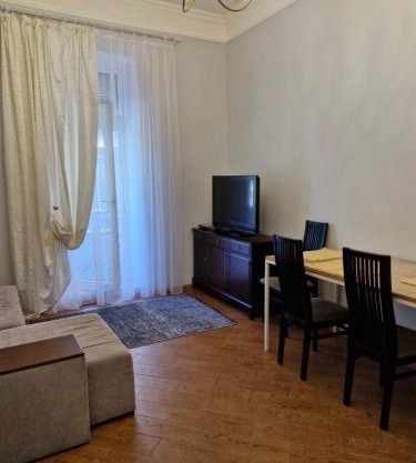 Затишна квартира на Майдані Незалежності