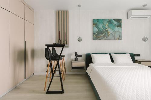 Квартира з панорамними вікнами на озеро