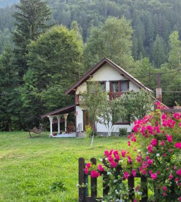 Котедж "Хата край села"