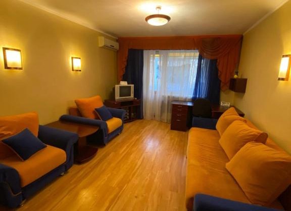 однокомнатная на Дзержинского 2(район гастронома москва)