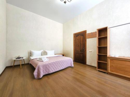 Однокімнатна квартира біля ЦУМу в центрі Полтави Документи для відряджень Безконтатне заселення 24-7