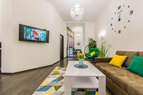 Поруч укриття, 2к квартира біля Хрещатика, вхід у метро у сусідньому будинку