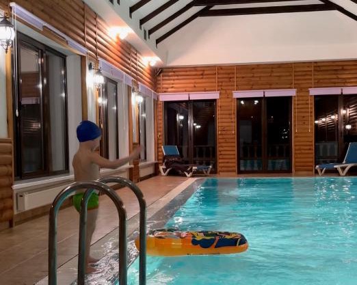 Приватний будинок для сімейного відпочинку з басейном і сауною