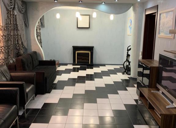 Приватний будинок з сауною та більярдом