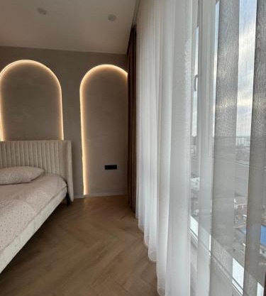 Світло не вимикають! Сучасна квартира з двома спальнями в центрі Черкас! Неймовірний вид на Дніпро!