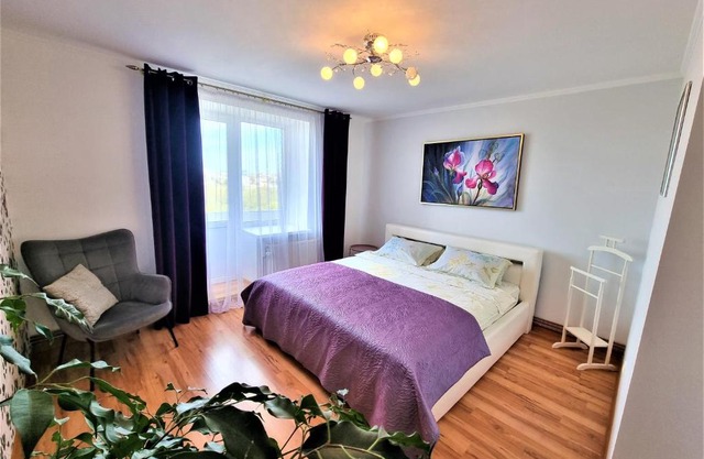 СВІТЛО ЦІЛОДОБОВО Просторі апартаменти біля гідропарку Топільче