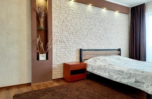 Староярмаркова с видом на парк и реку