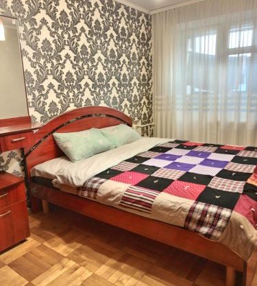 Трьохкімнатна квартира неподалік центру