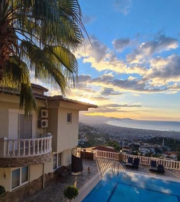 Уютная вилла с шикарным панорамным видом