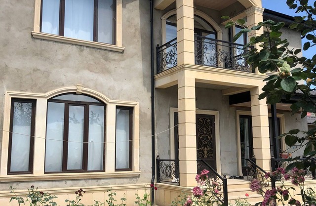 Уютные комнаты на дороге в горы Шахдаг