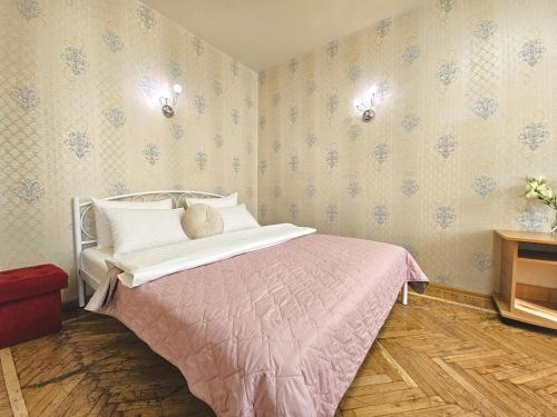 У центрі 2 кімнатна квартира біля ЦУМу з власною закритою парковкою. Мережа Alex Apartments