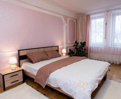 Центр. Вулиця Липова. 3 кімнати