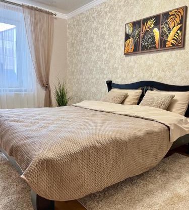 Центр. Вул. С. Крушельницької. 2 кімнати