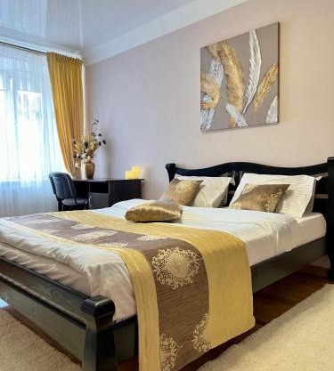 Центр Поруч Озеро та Парк 4