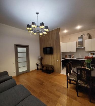 Шикарні апартаменти поруч з Майданом