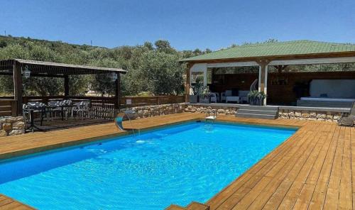 גרין פארק - קוטג' מהמם עם בריכה וג'קוזי בעין קנייא