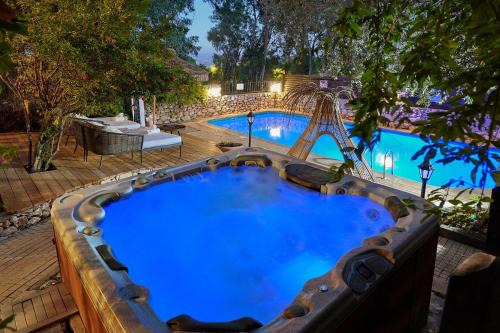 הבית בראש פינה - The House