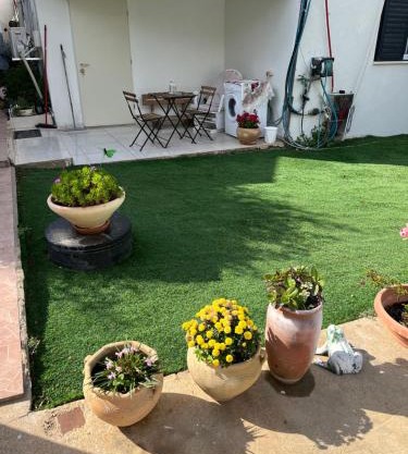 יחידית דיור משופצת עם גינה ומקלט - היחידה בגליל