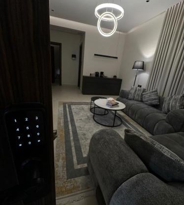 شقة بغرفة نوم وصالة أنيقة