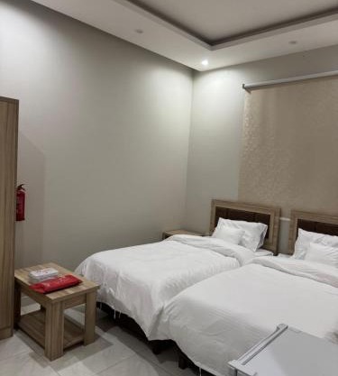 غرفة وحمام مفروشة