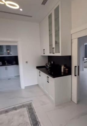 فلل للإقامة العائليةمع كافة المرافق بإطلالة على الشاطئ