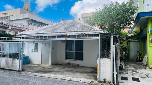 コザを楽しむ一軒家 Kaeruhouse