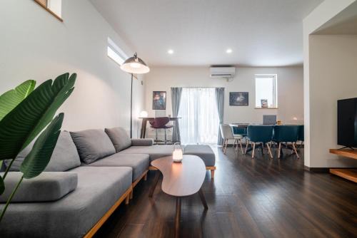 札幌市中心 中島公園旁 三房 2廁所 2淋浴間 最大8人 可停3台車 近市電徒步2分鐘