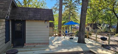 #08 - One Bedroom Lakeview Cottage-Pet Friendly