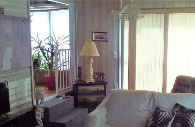 1/1 can sleep 2/Park Model, Fully Furnished, clean, linens, W/D, Utilities incl.