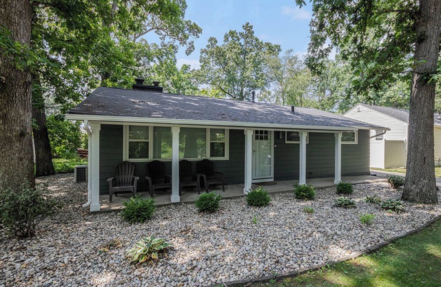 1/2 mile to Notre Dame/2 blocks from Linebacker - Complete Renovation!