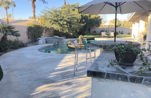 1/2acre Adult & Kid Playground-relax & have fun! Pool/spa-golf-tennis-shopping