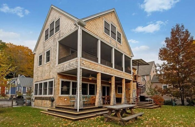 1/4 Acre Woods on Lake Waukewan!