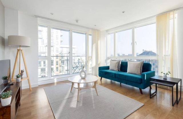 1 Bed Apartment in Bow with Balcony