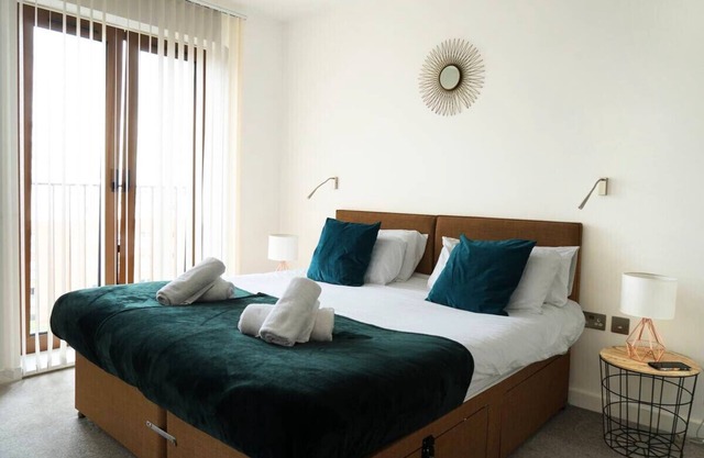 1 Bed flat | 1 sofabed | Sleeps 3 | Spacious apartment | Next to train Station