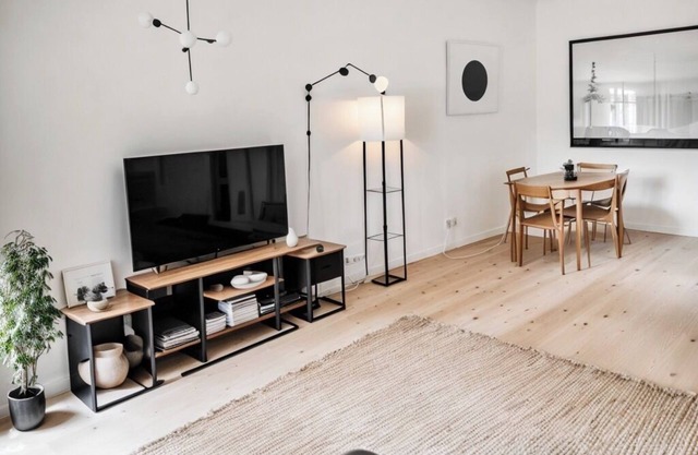 1 BED - Private One Bedroom Suite Apt