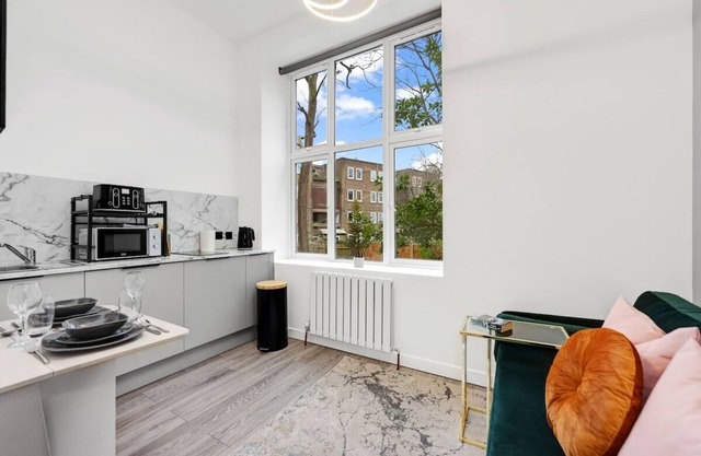 1 bed studio in London