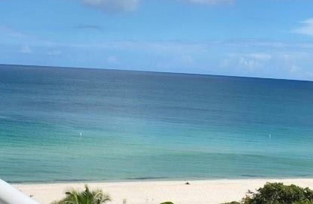 1 Bedroom Condo 439533 by Houzlet