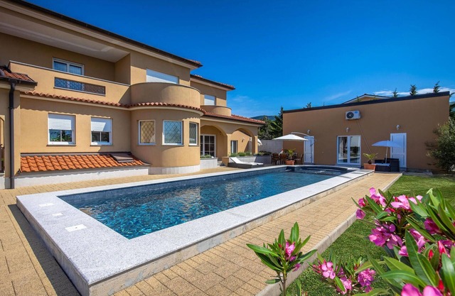 1 bedroom stunning apartment in Smrika