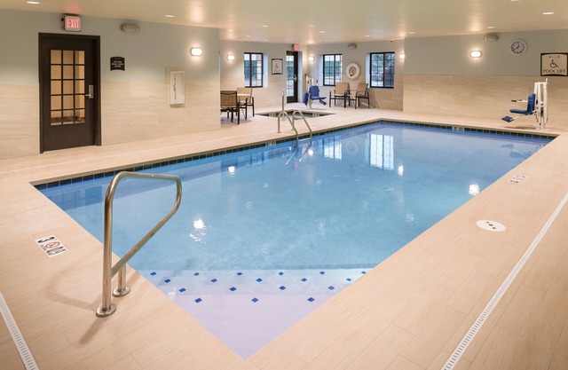 1 Bedroom Suite | King Suite. Free Breakfast