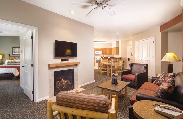 1 Block from West Yellowstone Entrance! 2 Bed/2 Bath Condo ~Pool~Hot Tub~Gym