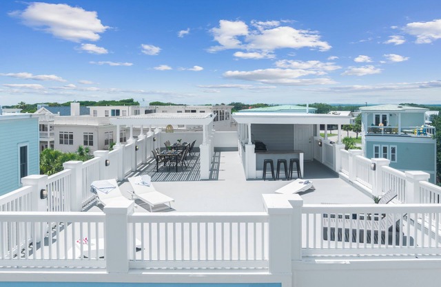 1 Block to Beach, Newly Renovated 6BDR w/Rooftop Views | Sand Dune by AvantStay