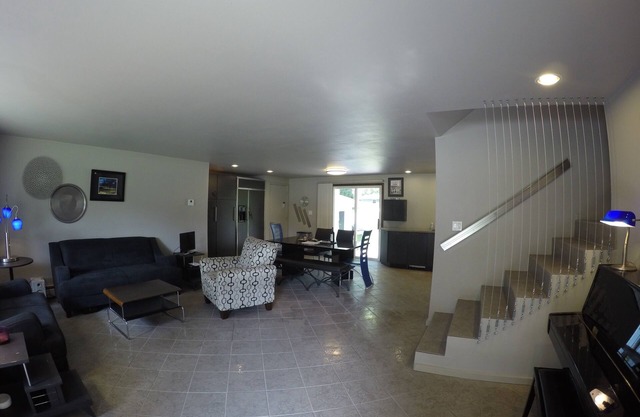 1 block to Lambeau Stadium & Titletown District. 6 Parking spots. 4 Bedrooms