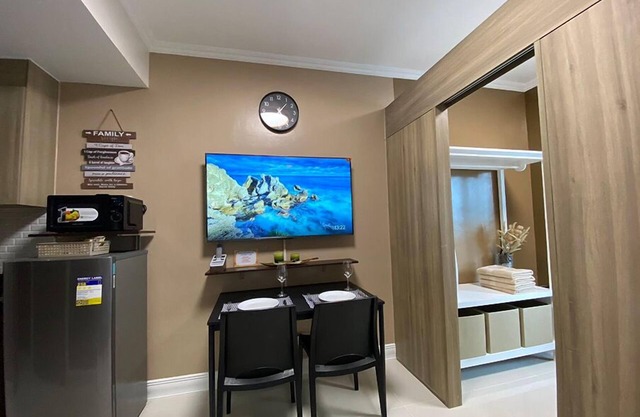1 BR Fully Furnished Condo in Mandaluyong with Pool and Parking - Fame3 - 2030