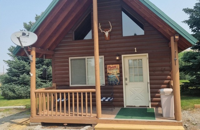 #1 Cozy 2-bedroom cabin south of beautiful Absarokee. Centrally located.