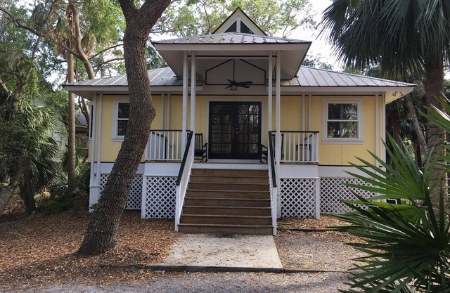 1 Fiddlers Cove. Pet friendly and golf cart included.