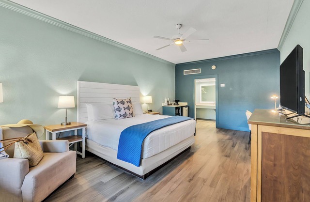 1 King Bed at Pet Friendly Hotel!