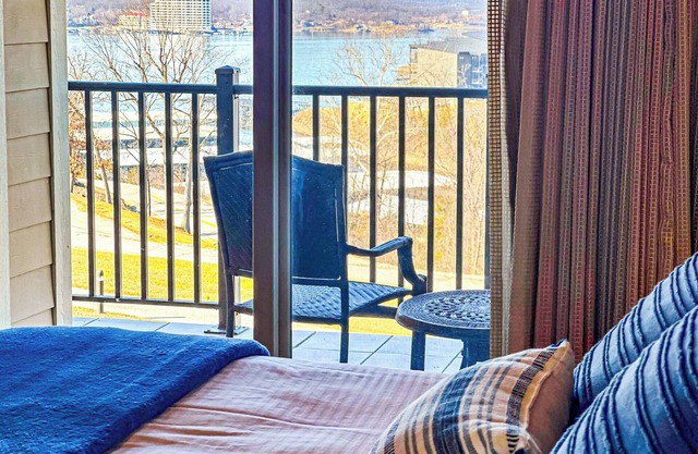 1 King Bed | Full Kitchen | Living Room | Sleeps 4